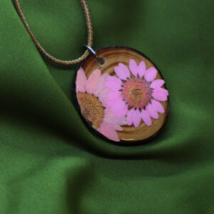 Collar Madera con Flores Prensadas Rosas