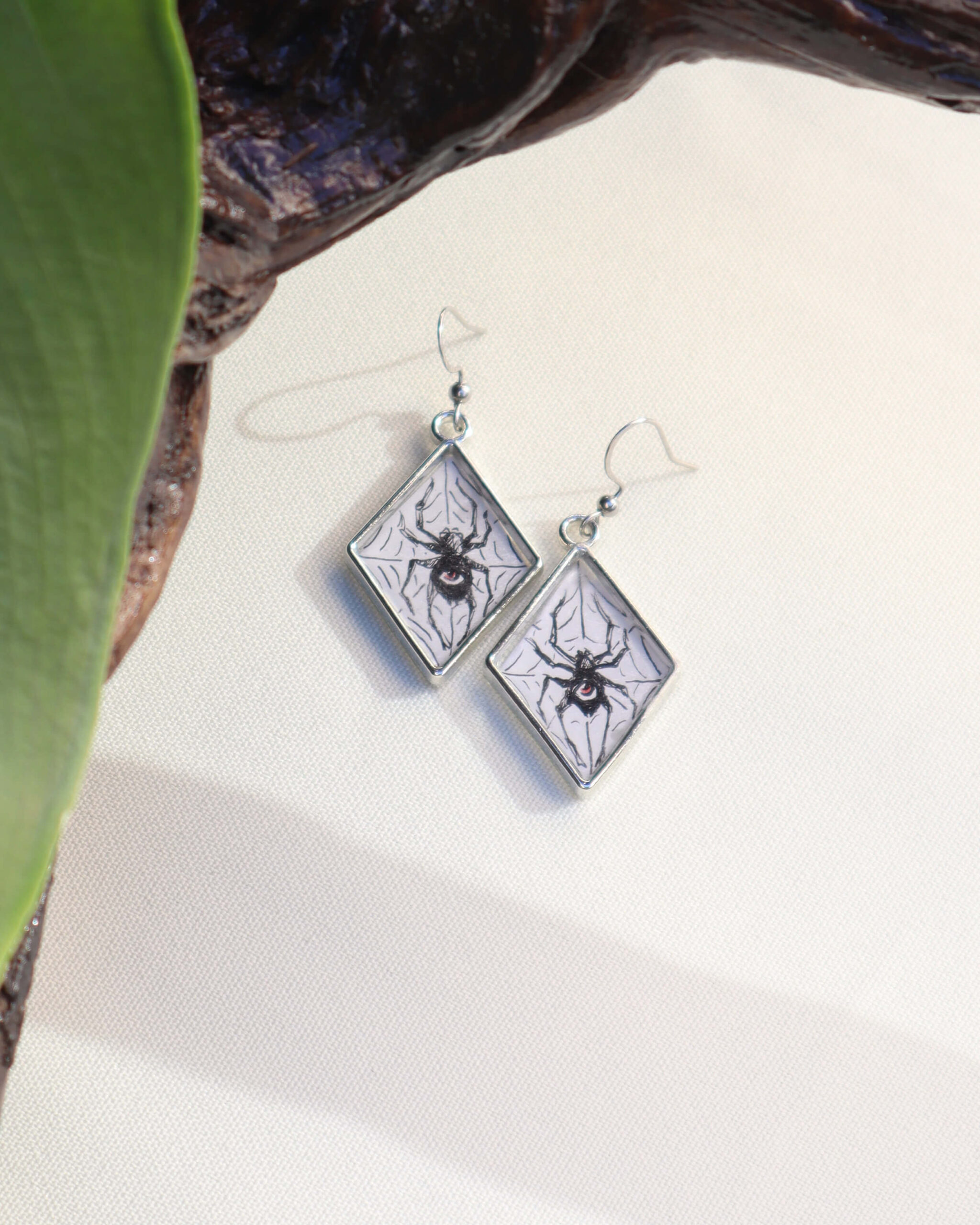 Pendientes Ilustración Original de Araña con Ojo