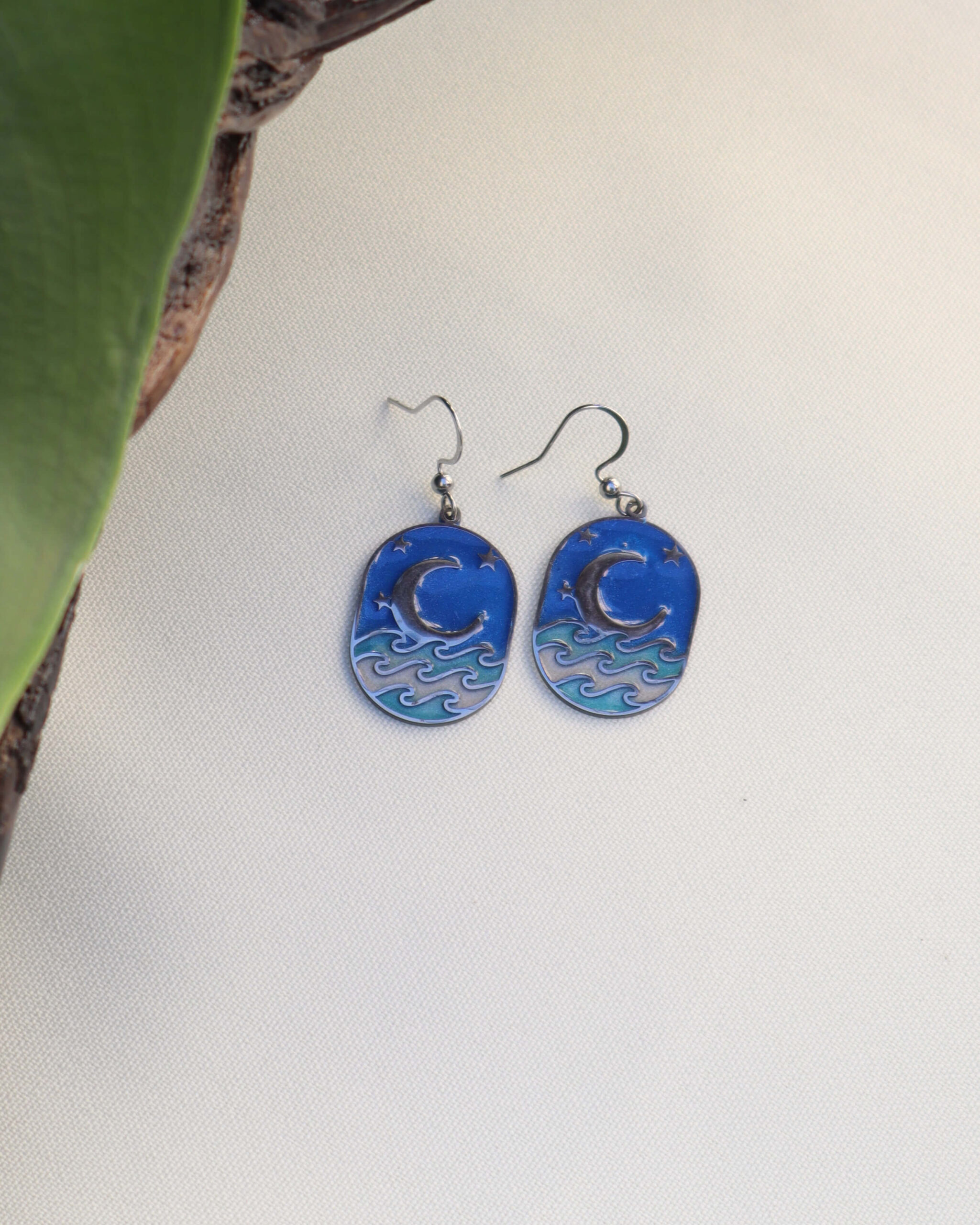 Pendientes Vidriera de Luna Sobre Mar en Tonos Azules