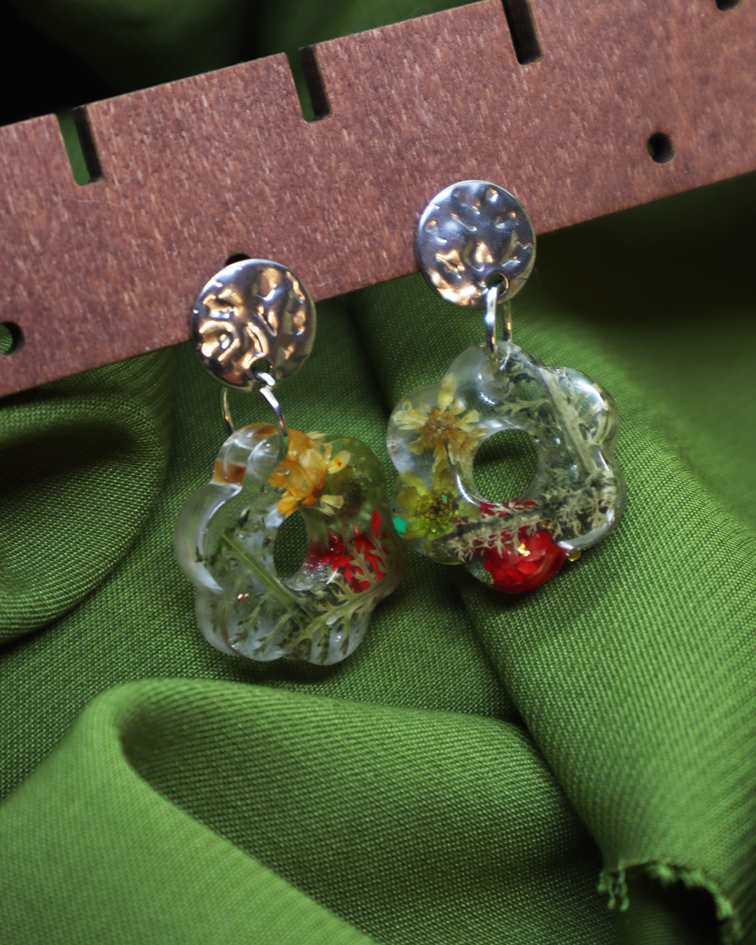 Pendientes de Flor con Plantas y Pétalos Encapsulados