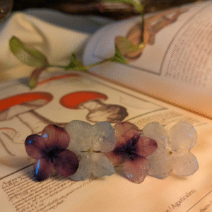 Pasador de Pelo de Flores Prensadas Azul y Morado
