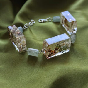 Pulsera de Plantas y Flores Encapsuladas y Cristales